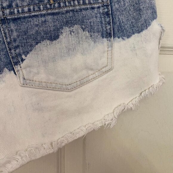 Free People Women's Ombre Distressed Raw Hem Peek A Boo Pocket Jean Shorts Sz 26 - Picture 8 of 11